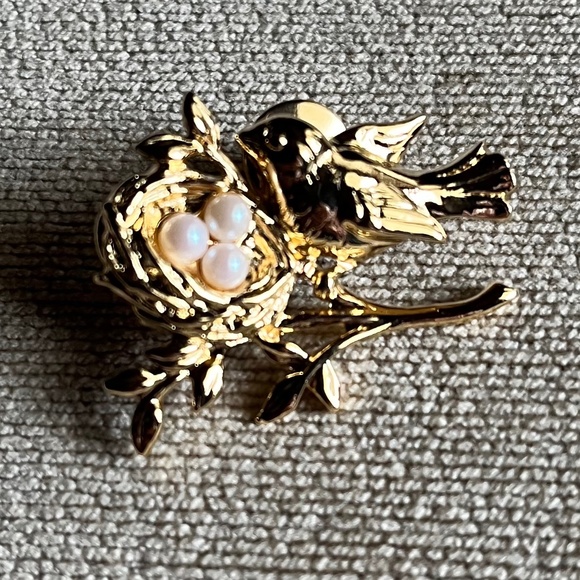 VINTAGE (1990) AVON MOTHER’S NEST PIN - Picture 1 of 5